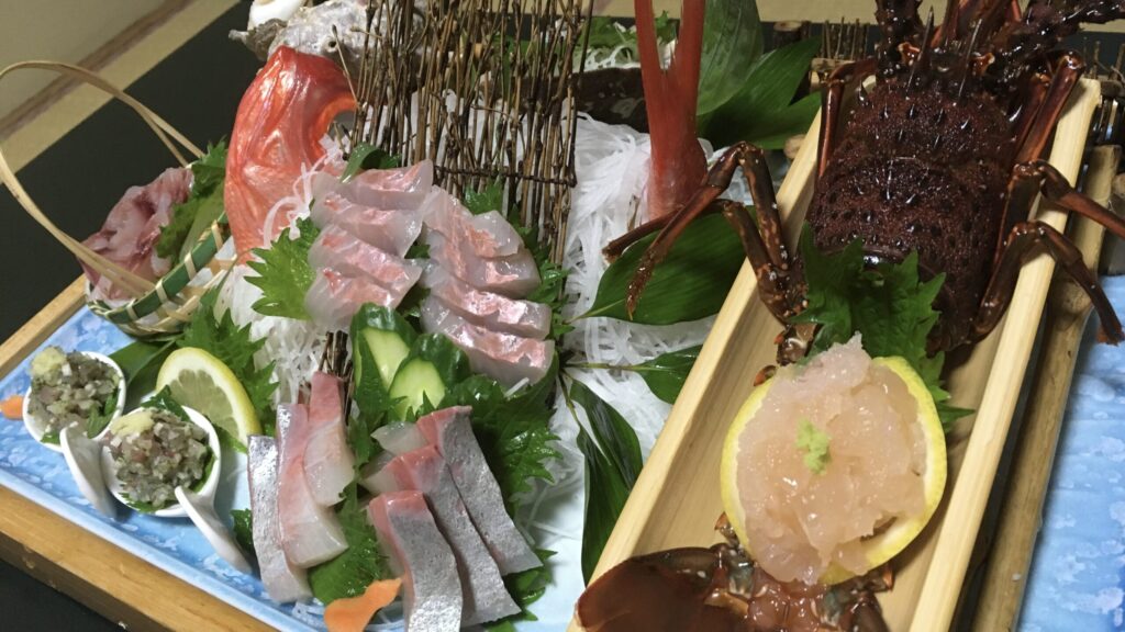 南房総の弁天鉱泉の料理、刺身盛り、伊勢海老の刺身