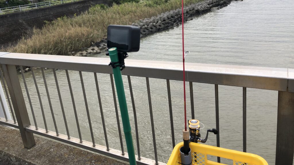 原付バイクを釣り仕様に改造、釣りの様子を撮影できます。