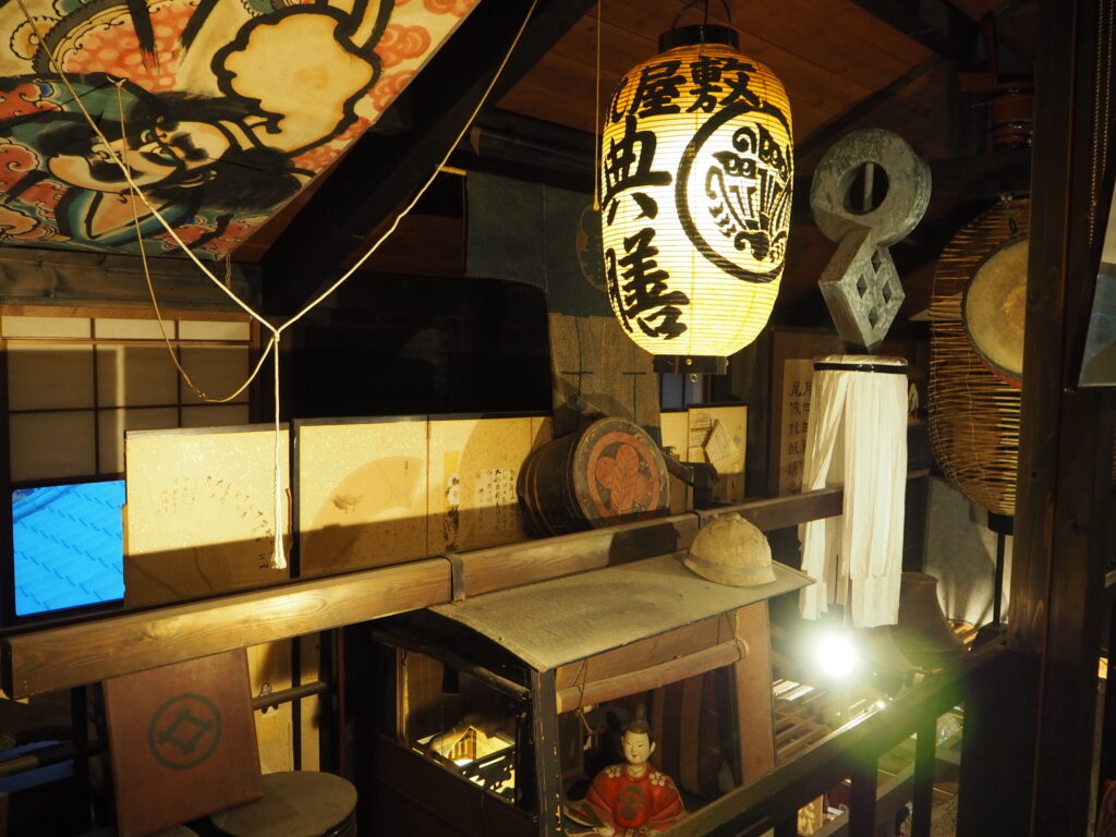 南房総の山の中にある炭火焼き山海料理、隠れ屋敷・典膳の店内