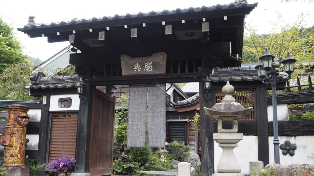 南房総の隠れ家的料理店、典膳の入り口