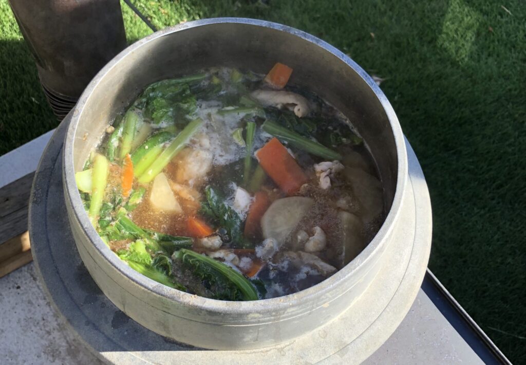 薪ストーブでお雑煮作り