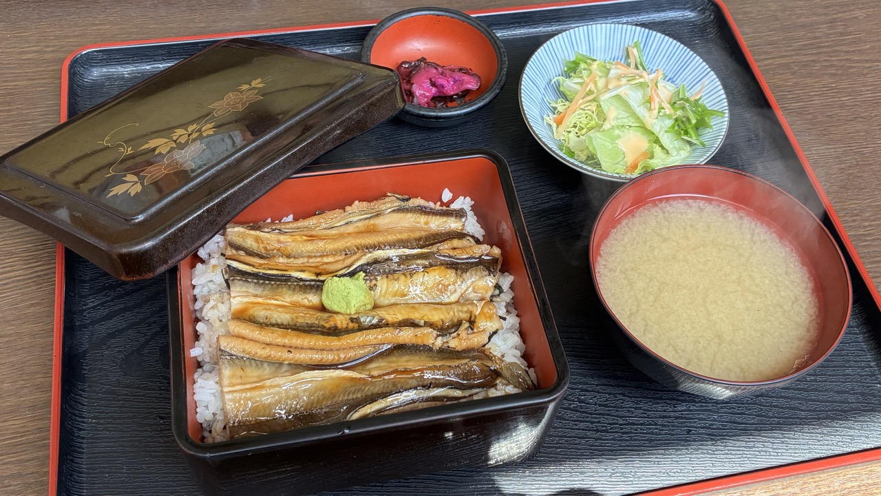 富津名物、はかりめ丼。煮穴子の丼です。